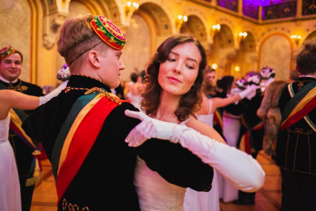 Violette Redoute - Maskenball - Darf ich bitten?